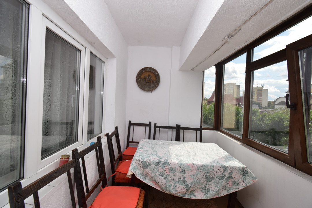 Apartament 4 camere Sarari decomandat, - schimb cu 2 camere plus diferenta