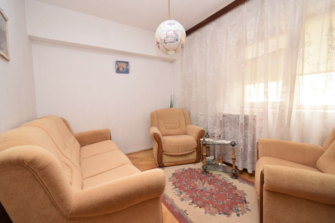 Apartament 4 camere Sarari decomandat, - schimb cu 2 camere plus diferenta