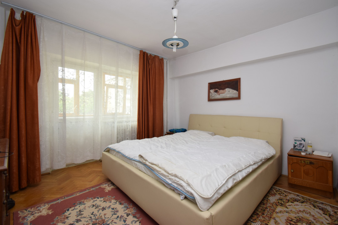 Apartament 4 camere Sarari decomandat, - schimb cu 2 camere plus diferenta