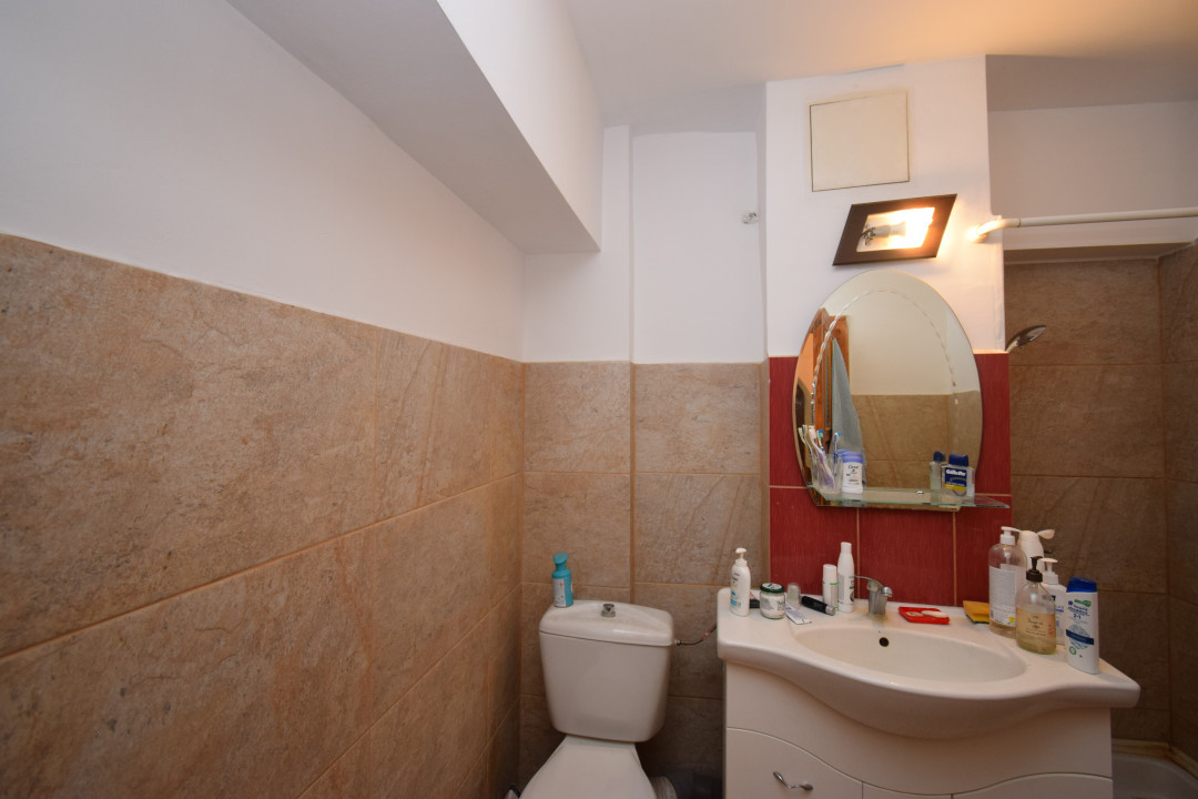 Apartament 4 camere Sarari decomandat, - schimb cu 2 camere plus diferenta