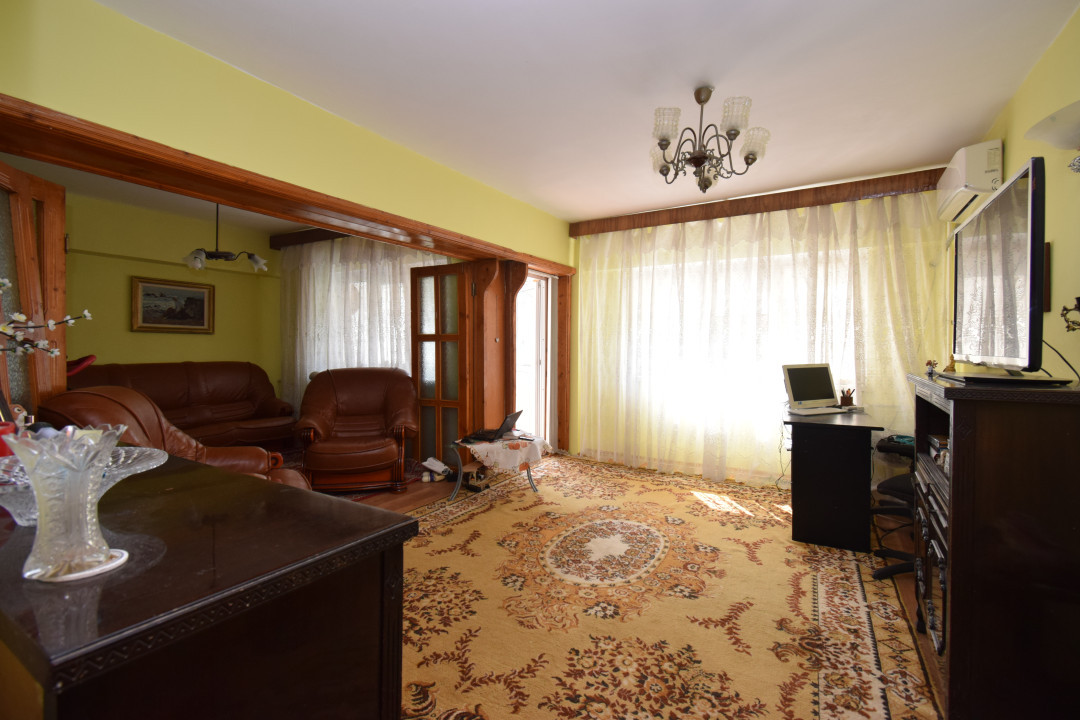 Apartament 4 camere Sarari decomandat, - schimb cu 2 camere plus diferenta