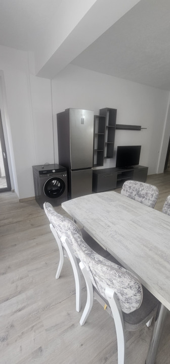 Apartament 3 camere de închiriat, S.U. 77,4 mp, loc de parcare