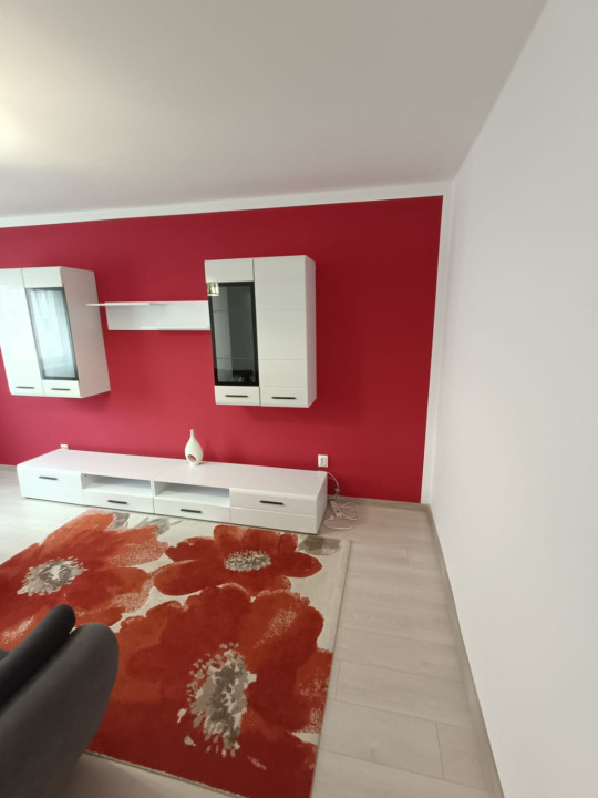 APARTAMENT DE INCHIRIAT CU 3 CAMERE