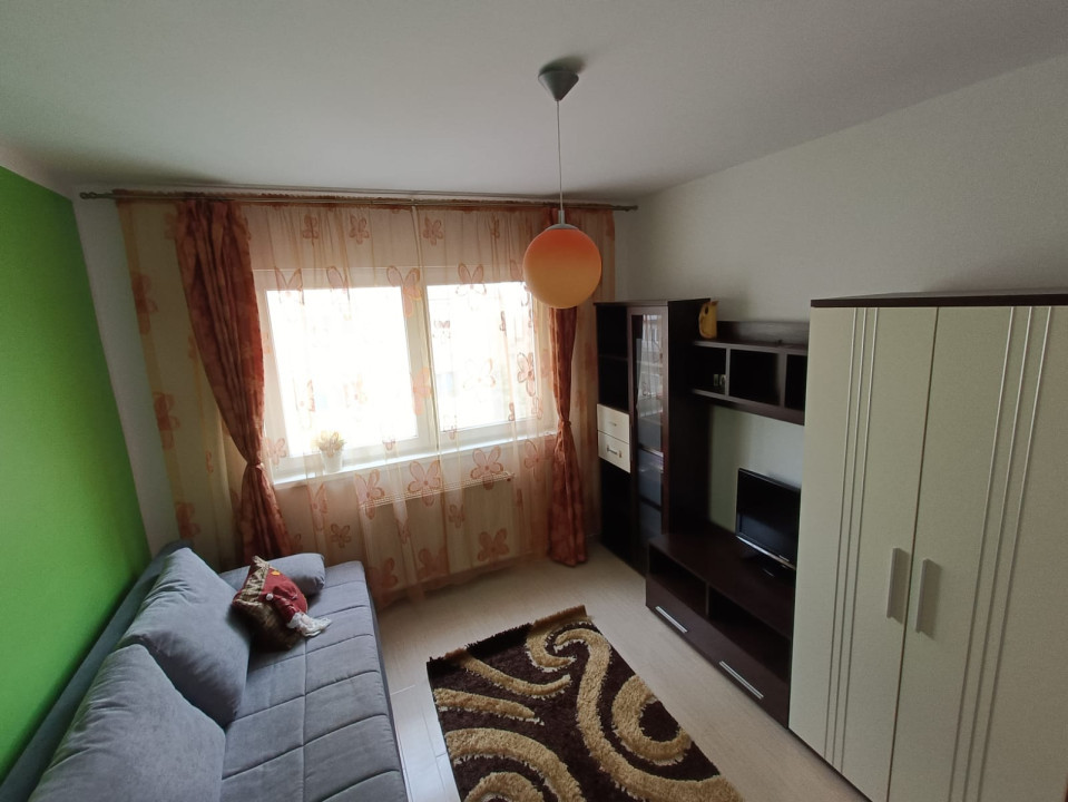 APARTAMENT DE INCHIRIAT CU 3 CAMERE