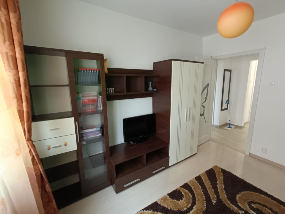 APARTAMENT DE INCHIRIAT CU 3 CAMERE