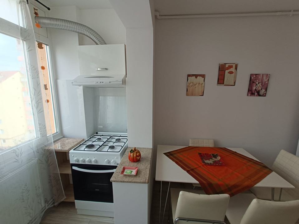 APARTAMENT DE INCHIRIAT CU 3 CAMERE