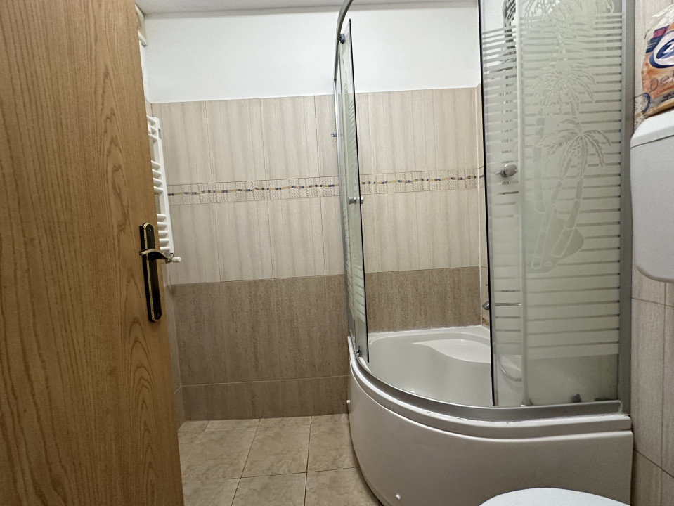 De închiriat, apartament 3 camere, pe două niveluri 