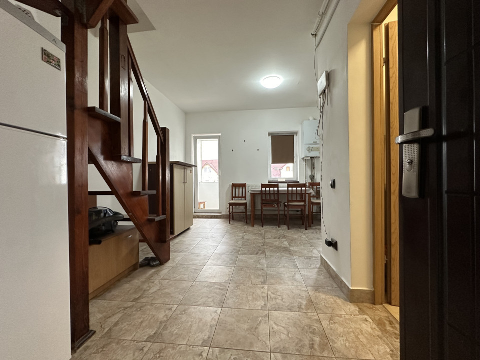 De închiriat, apartament 3 camere, pe două niveluri 