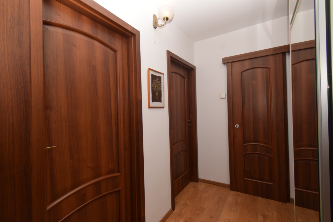 Apartament 4 camere decomandat, renovat, zona Rovine