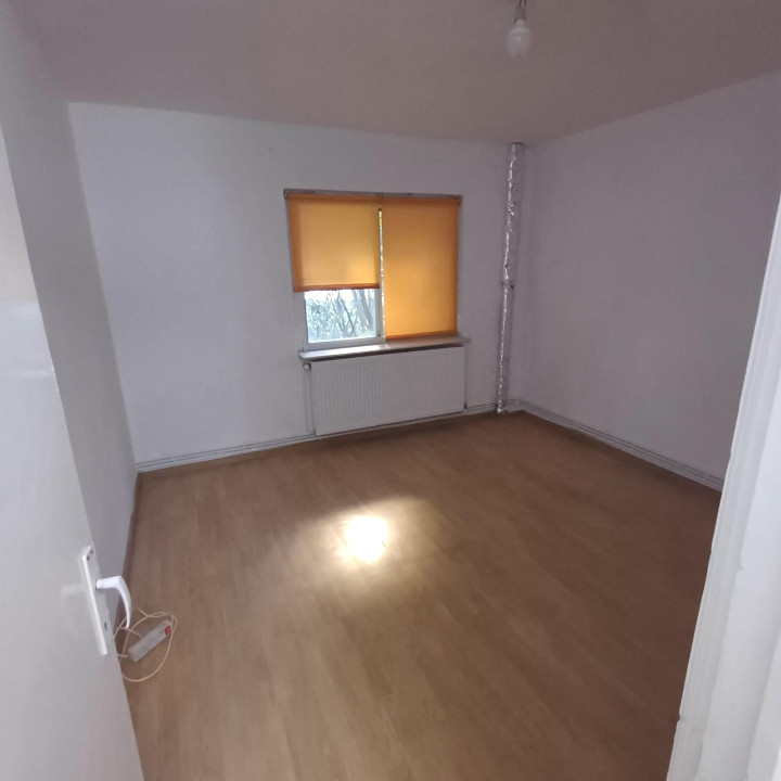 Apartament 3 camere Rovine