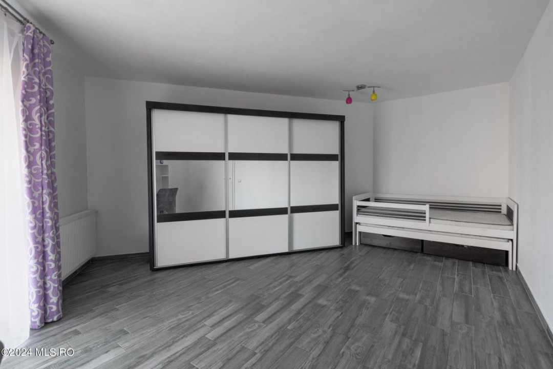 Apartament cu 3 camere, boxa si garaj, cartierul Plopilor