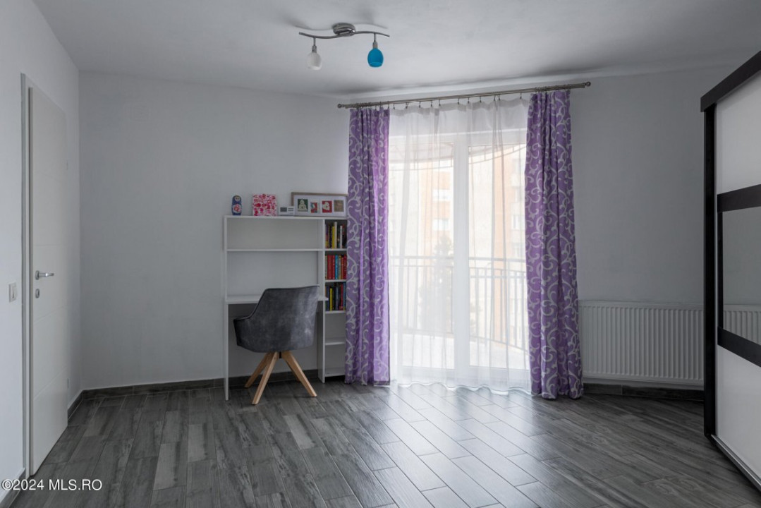 Apartament cu 3 camere, boxa si garaj, cartierul Plopilor