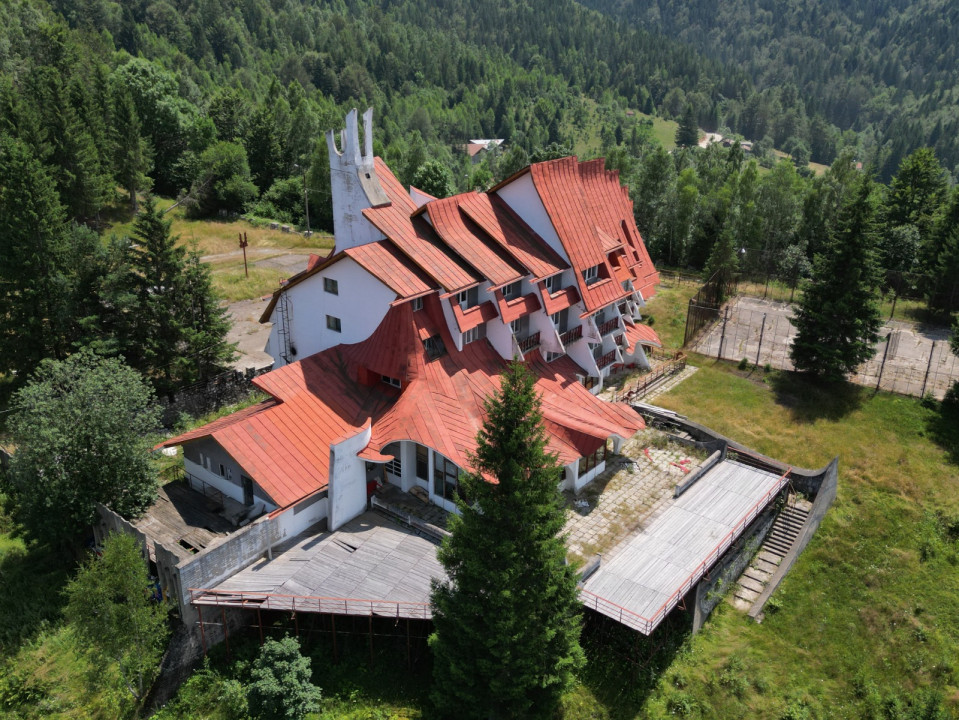 Motel Valea de Pesti, inconjurat de padure, langa lac