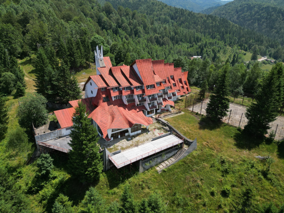 Motel Valea de Pesti, inconjurat de padure, langa lac