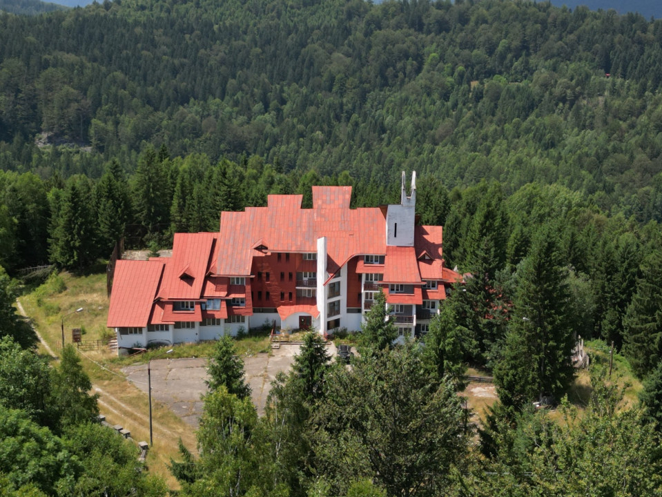 Motel Valea de Pesti, inconjurat de padure, langa lac