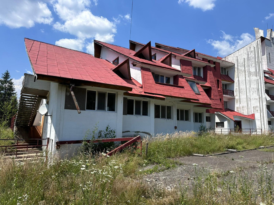 Motel Valea de Pesti, inconjurat de padure, langa lac