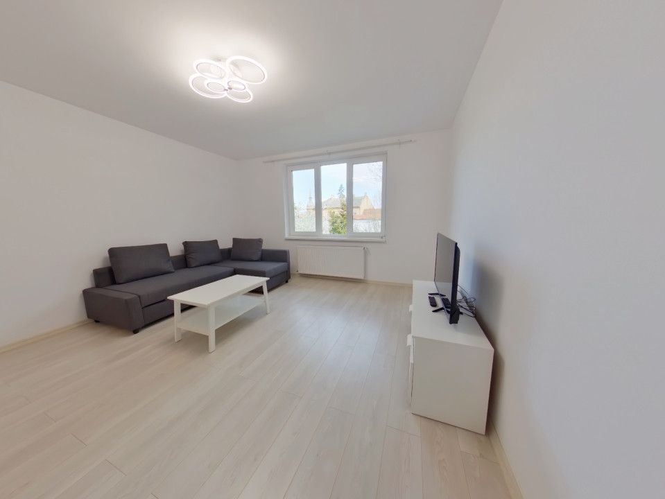 Închiriere apartament cu 2 camere, renovat si spatios- Strada Lungă