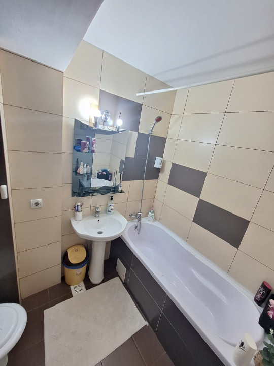 Apartament 2 camere decomandat de închiriat în Turnișor, etaj 2 