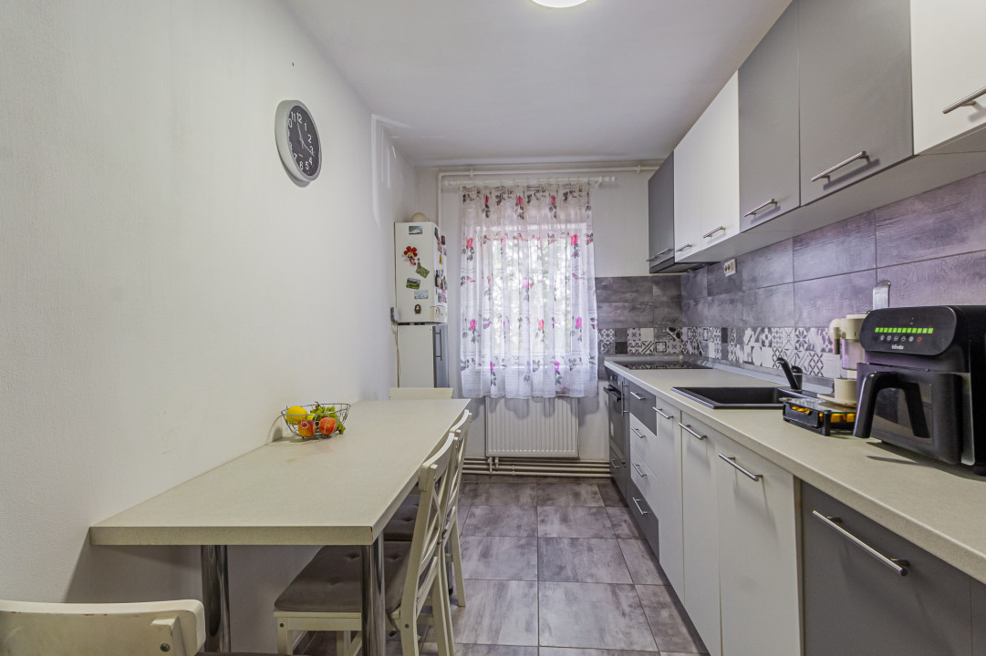 Apartament Elegant cu 3 Camere, Etaj 2/ 4 - Zona Florilor