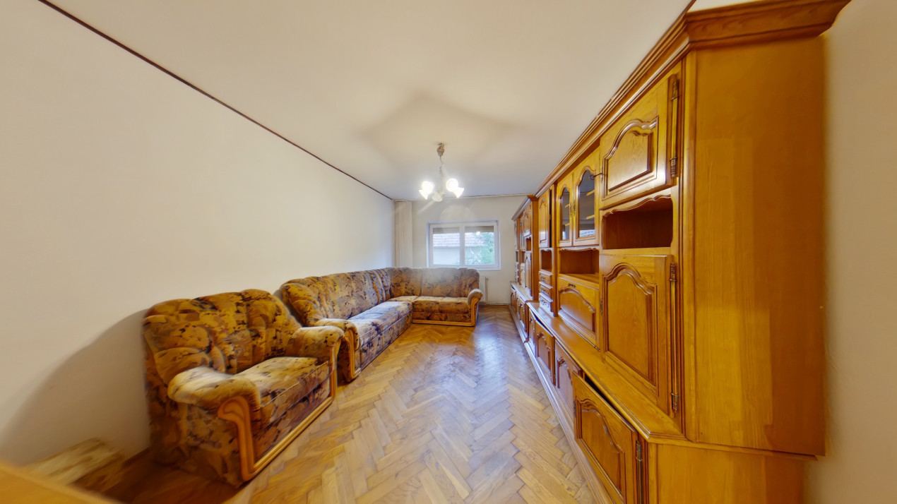 Vânzare apartament cu 2 camere, decomandat, zona Blumăna