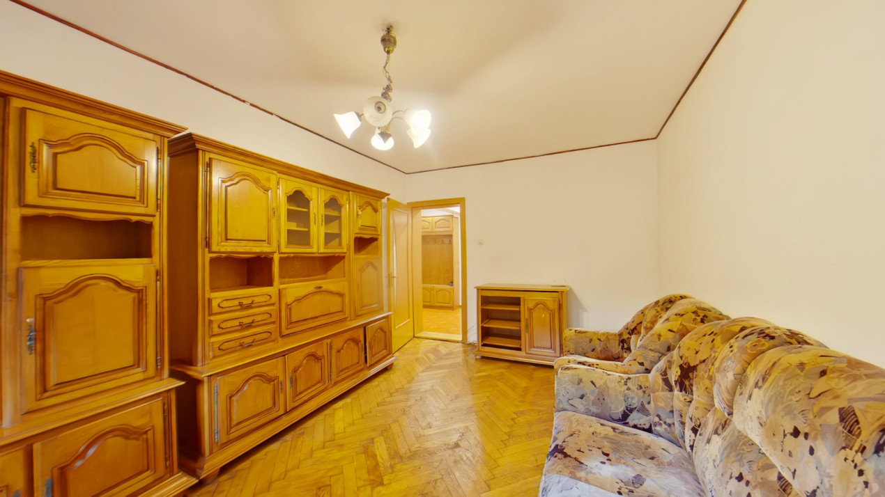 Vânzare apartament cu 2 camere, decomandat, zona Blumăna