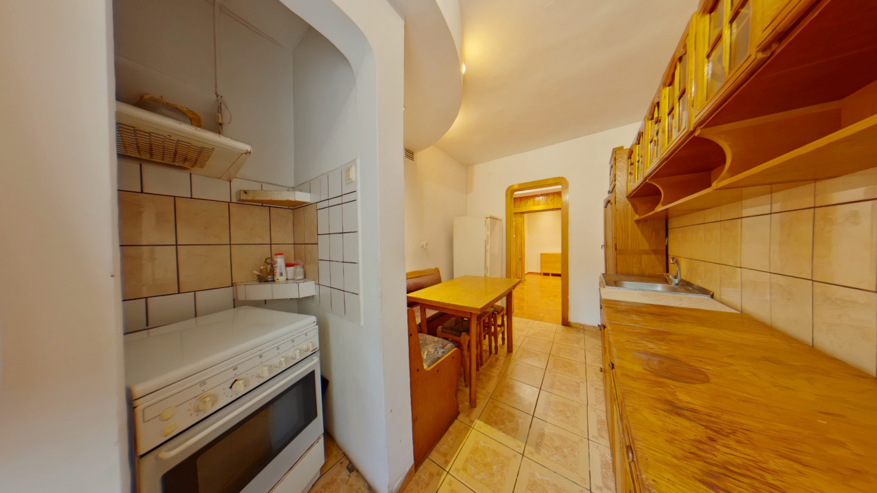 Vânzare apartament cu 2 camere, decomandat, zona Blumăna