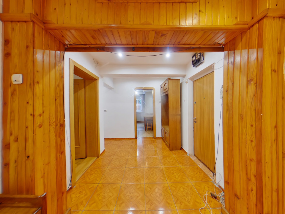 Vânzare apartament cu 2 camere, decomandat, zona Blumăna