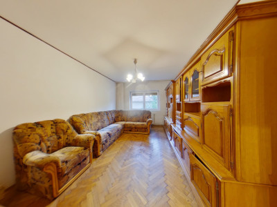 Vânzare apartament cu 2 camere, decomandat, zona Blumăna