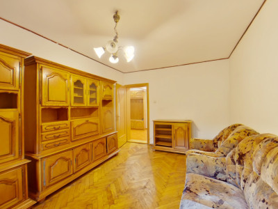 Vânzare apartament cu 2 camere, decomandat, zona Blumăna