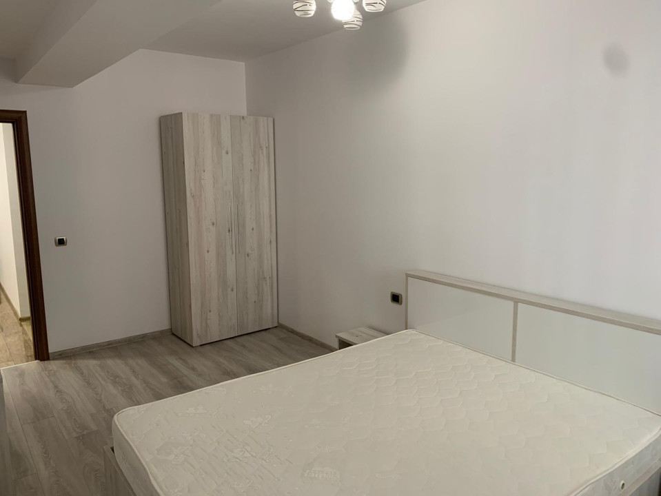 INCHIRIERE- Apartament 3 camere , suprafata generoasa Mall Coresi