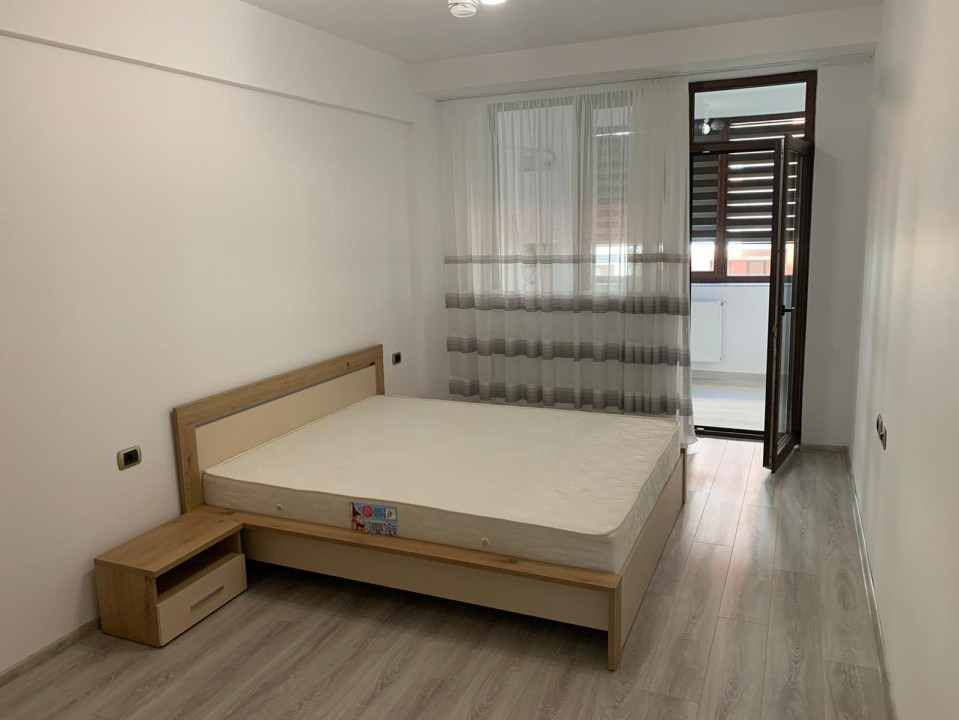 INCHIRIERE- Apartament 3 camere , suprafata generoasa Mall Coresi