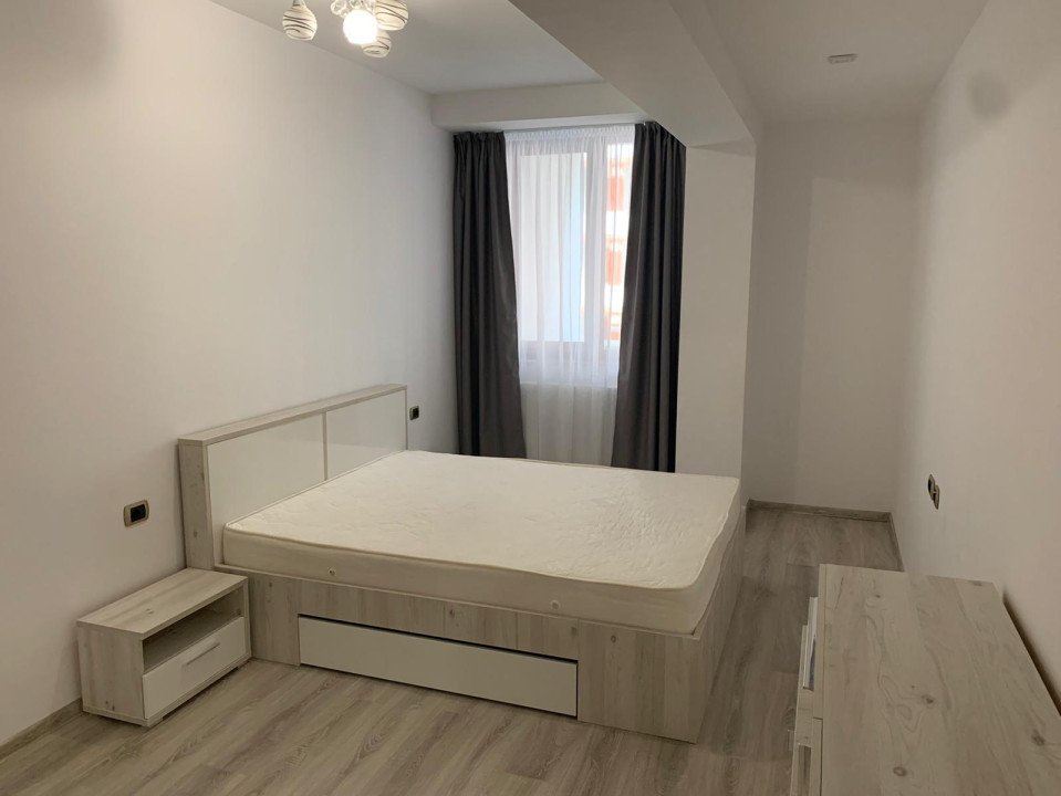 INCHIRIERE- Apartament 3 camere , suprafata generoasa Mall Coresi