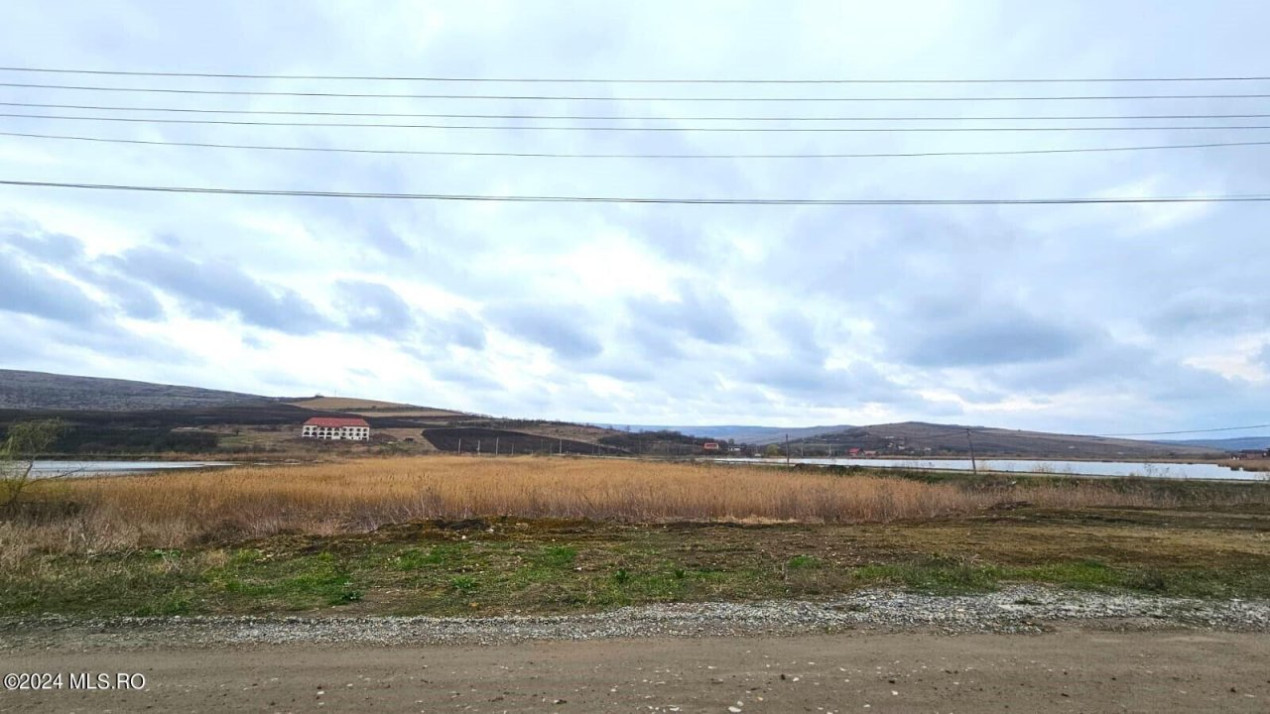 Teren construibil, cu panorama la lac și utilitati, lac Campenesti