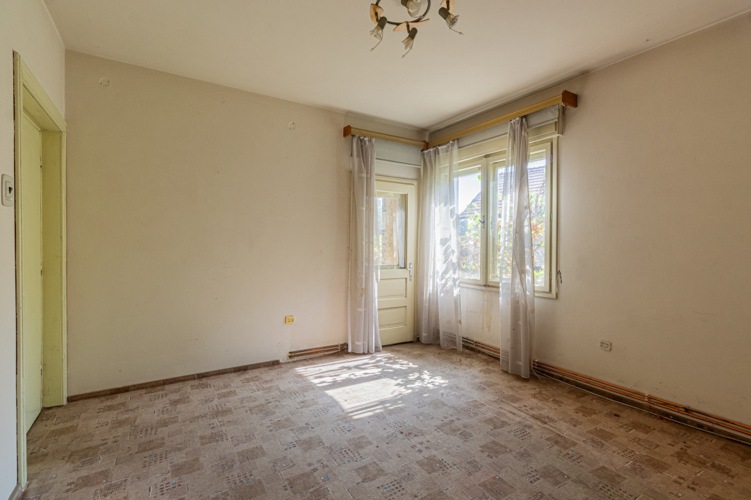 Apartament in casă, garaj, curte și priveliște spectaculoasă