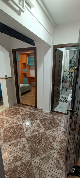 Apartament de vanzare cu 2 camere Str.Semaforului