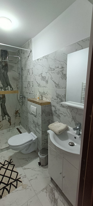 Apartament de vanzare cu 2 camere Str.Semaforului