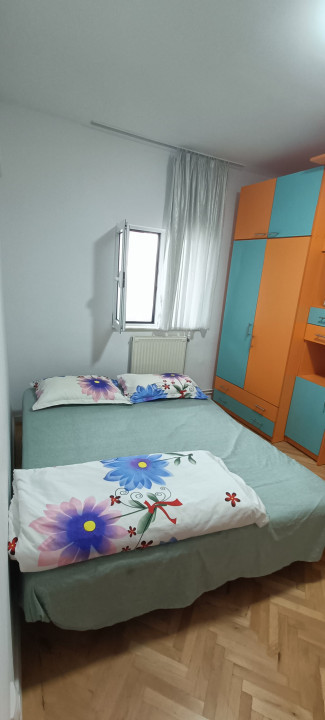 Apartament de vanzare cu 2 camere Str.Semaforului