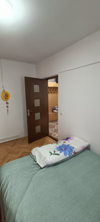 Apartament de vanzare cu 2 camere Str.Semaforului