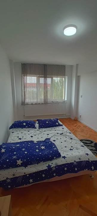 Apartament de vanzare cu 2 camere Str.Semaforului