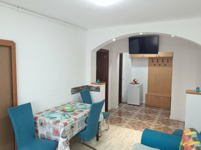 Apartament de vanzare cu 2 camere Str.Semaforului