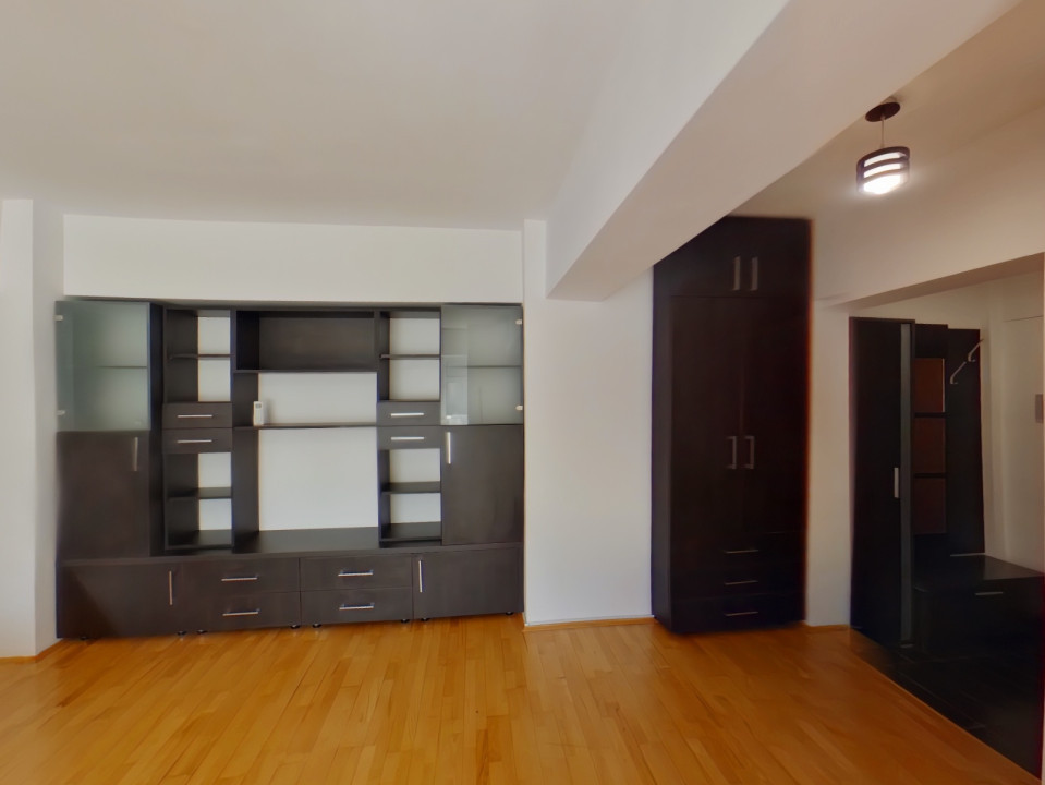 Inchiriere apartament cu 4 camere, Racadau, comision 0%