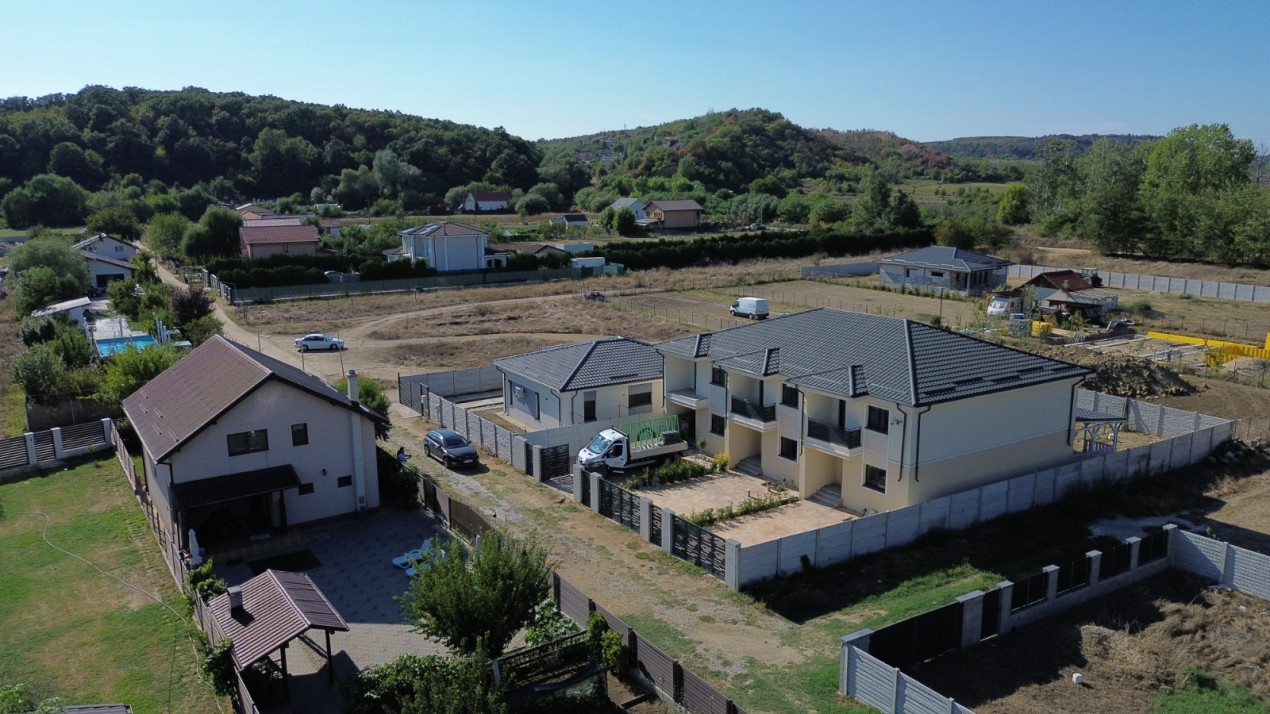 CASA noua, 3 camere, eficienta, zona deosebita