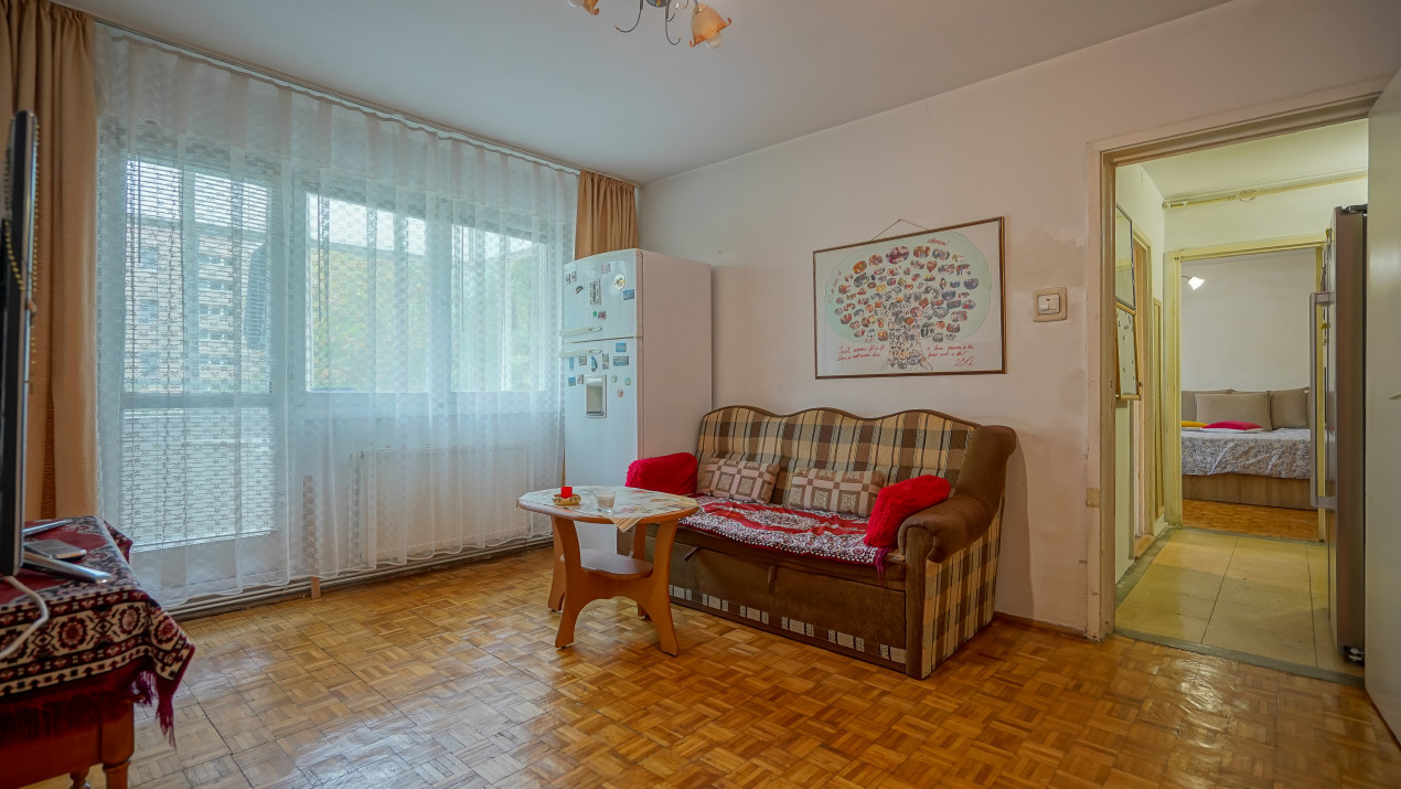 REZERVAT - Vânzare apartament cu 3 camere, strada Neptun, zona Micșunica