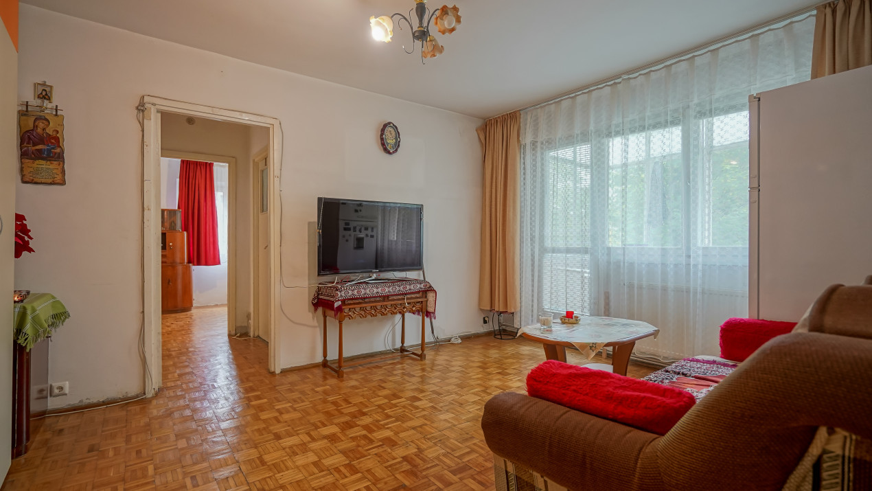 REZERVAT - Vânzare apartament cu 3 camere, strada Neptun, zona Micșunica