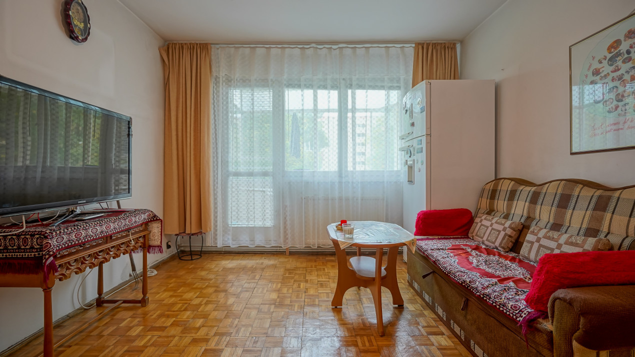 REZERVAT - Vânzare apartament cu 3 camere, strada Neptun, zona Micșunica