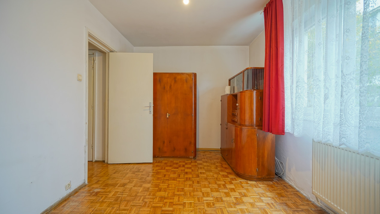 REZERVAT - Vânzare apartament cu 3 camere, strada Neptun, zona Micșunica