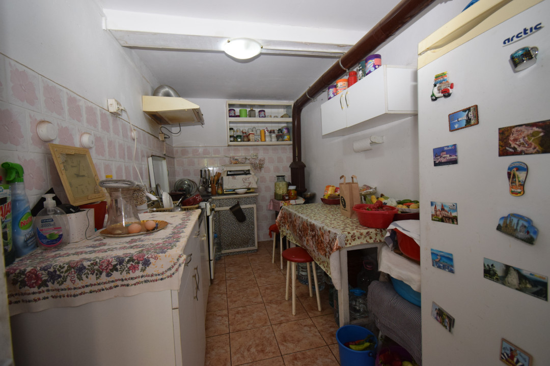 Casa 7 camere, teren 1700 mp, vie, gradina, fantana - Afumati Dolj