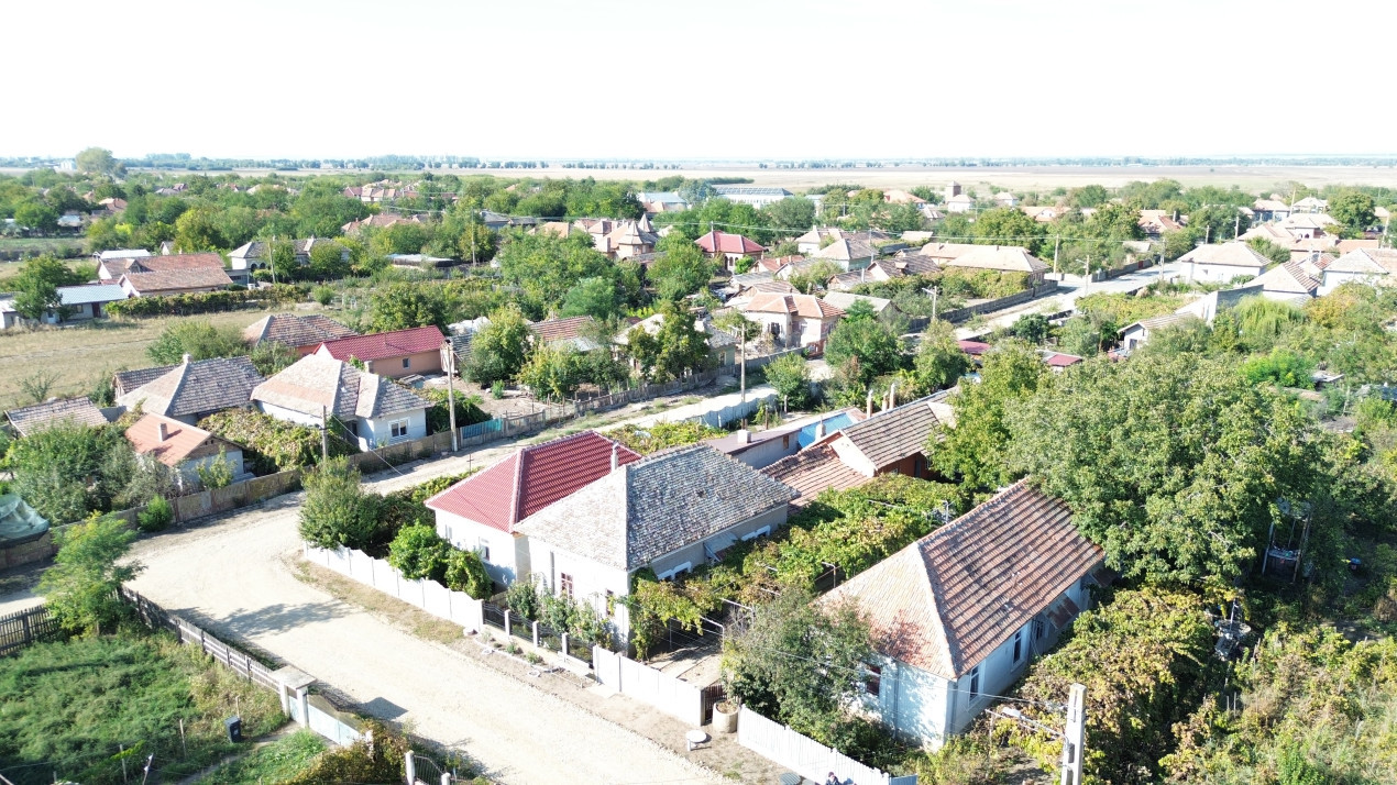 Casa 7 camere, teren 1700 mp, vie, gradina, fantana - Afumati Dolj