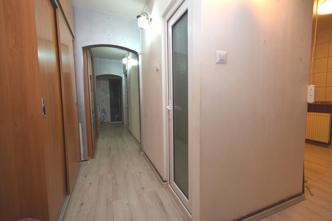 Apartament 3 camere decomandat Brazda lui Novac, etajul al doilea 