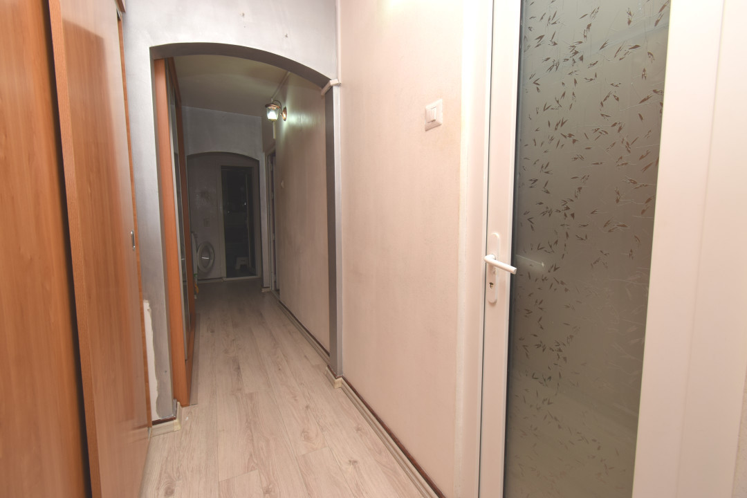 Apartament 3 camere decomandat Brazda lui Novac, etajul al doilea 